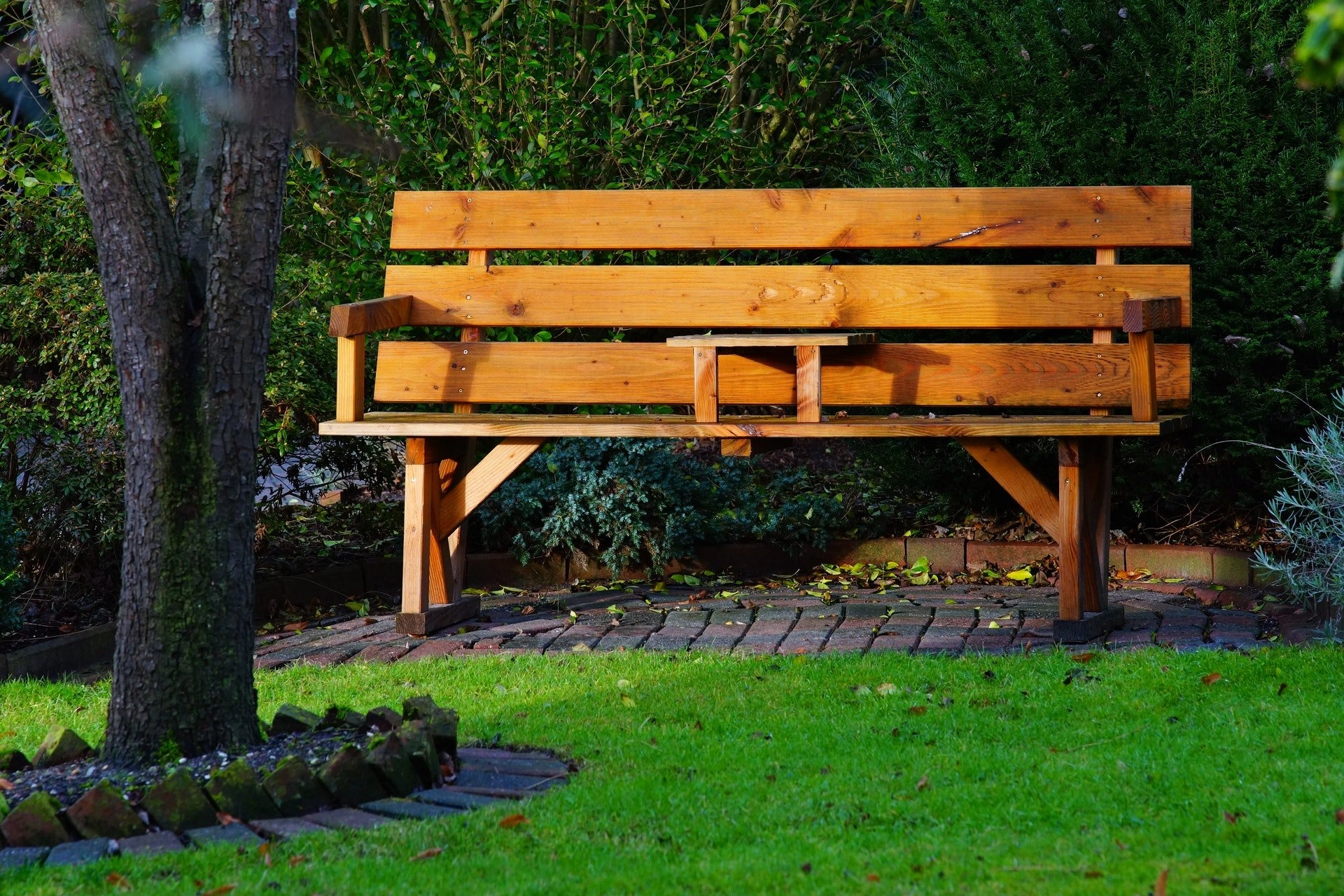 A picture of a wooden garden bench