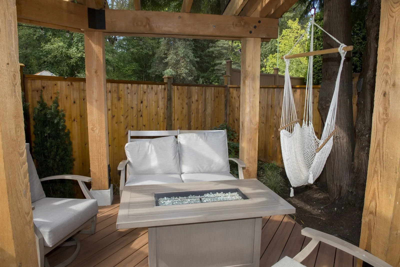Hyland - Summer Living: 10 Must-Haves To Make Your Backyard Awesome - cover